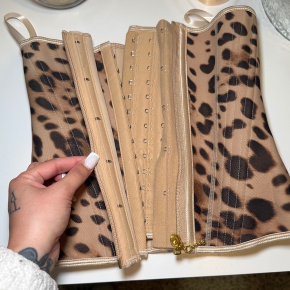 Cheetah print waist trainer Size SMALL - Picture 3 of 4